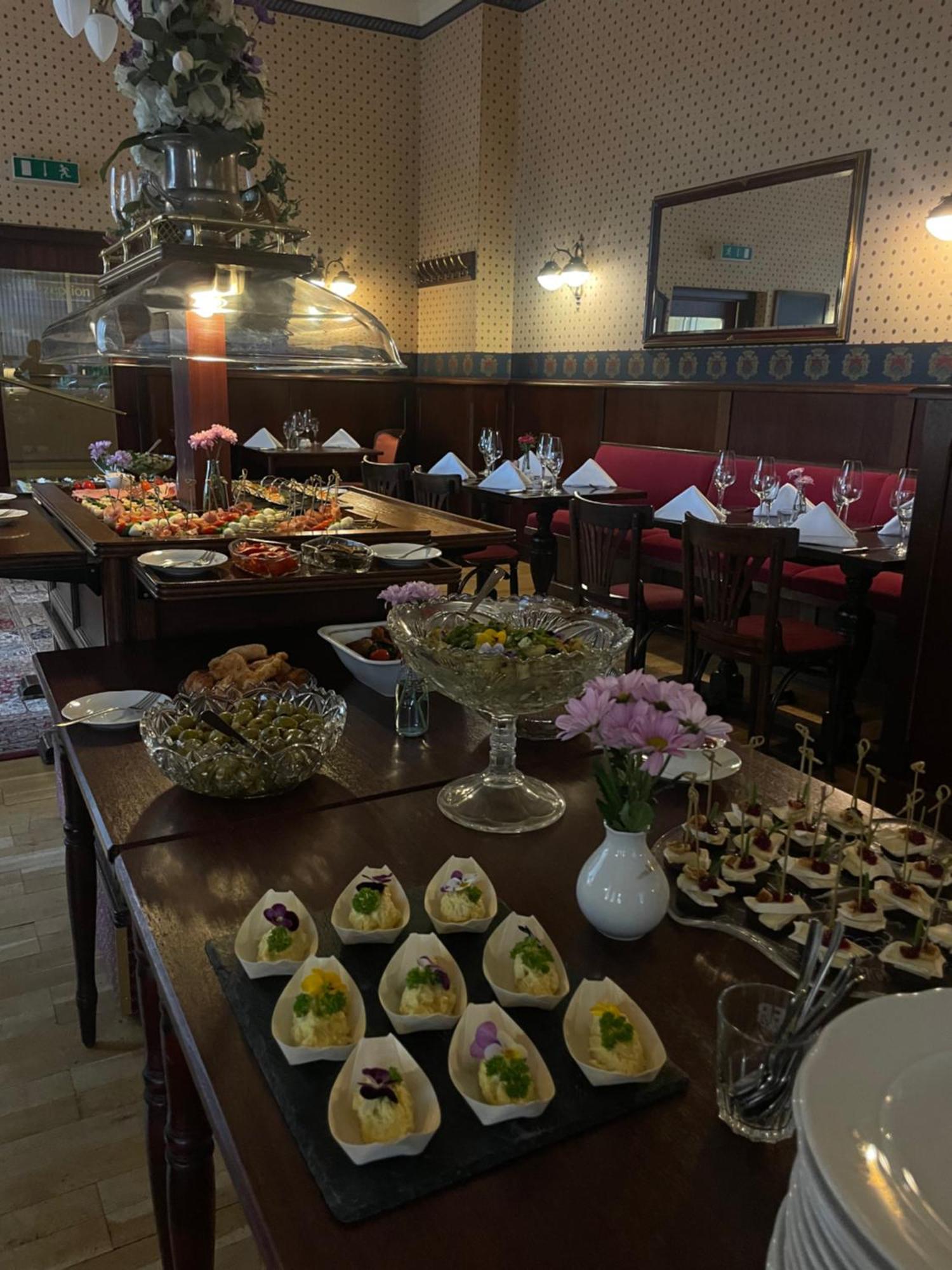 Hotel Krone อาร์นชตัดท์ ภายนอก รูปภาพ